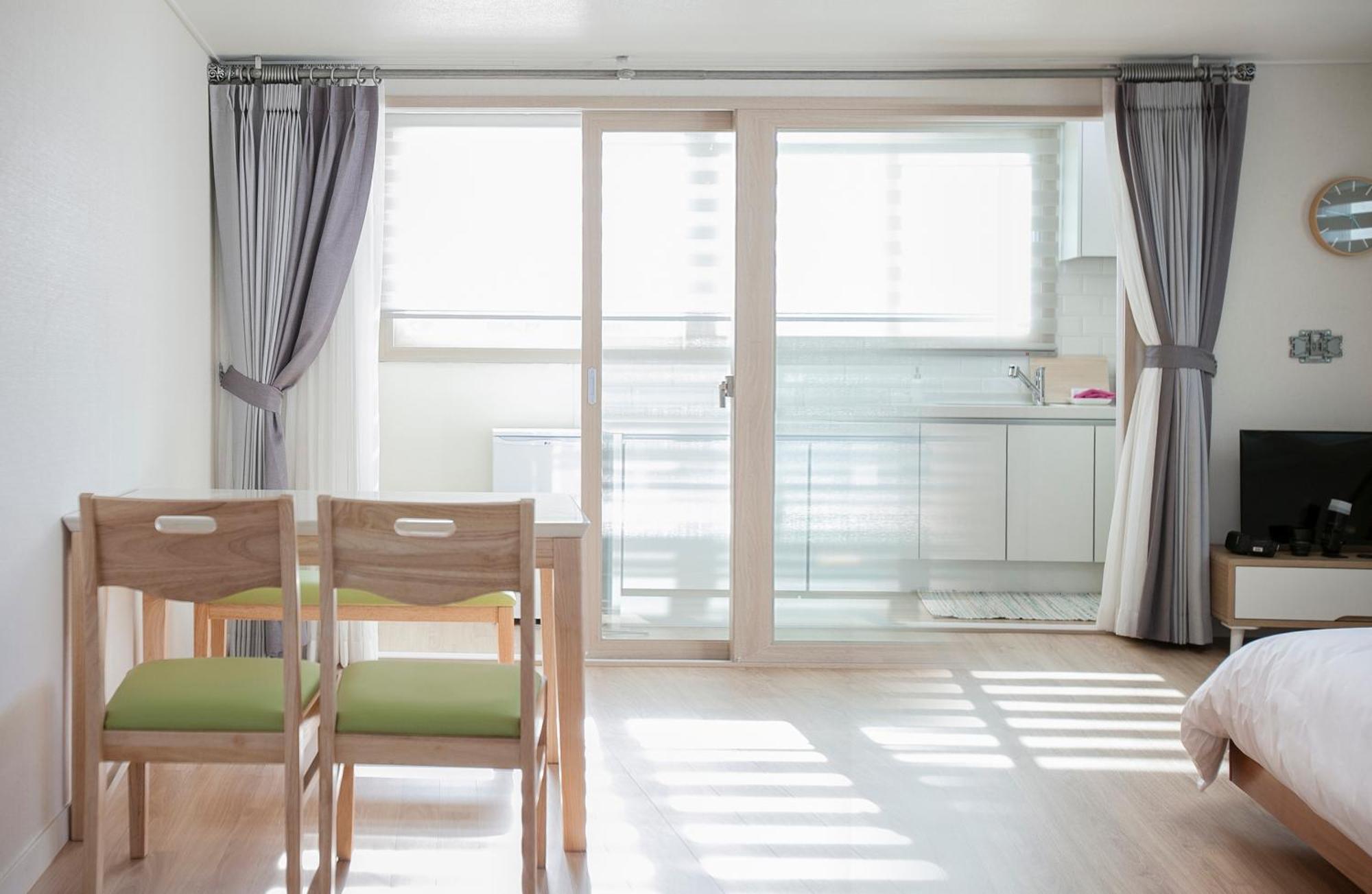 Jeju Aria Pension מראה חיצוני תמונה